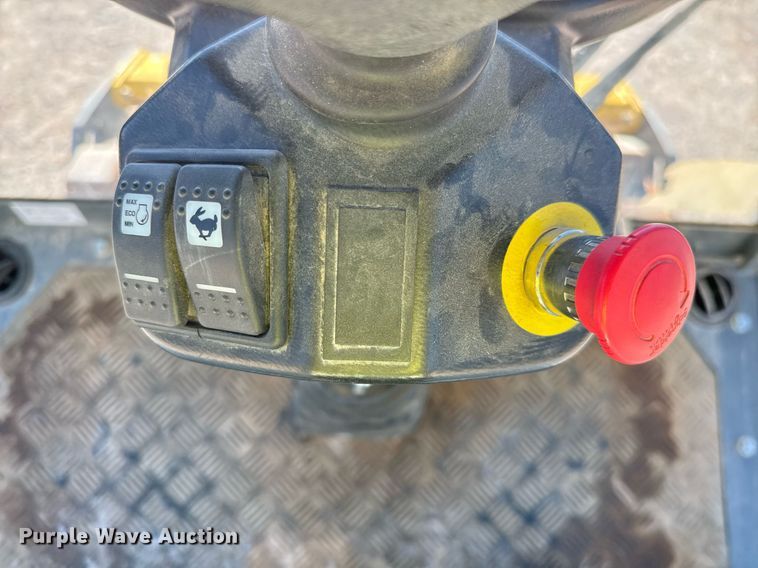 image for item EJ3390 2018 Wacker Neuson RC50P single drum vibratory roller