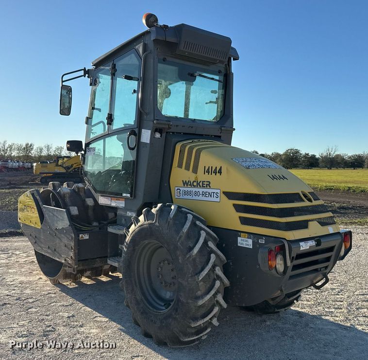 image for item EJ3400 2018 Wacker Neuson RC70P single drum vibratory roller