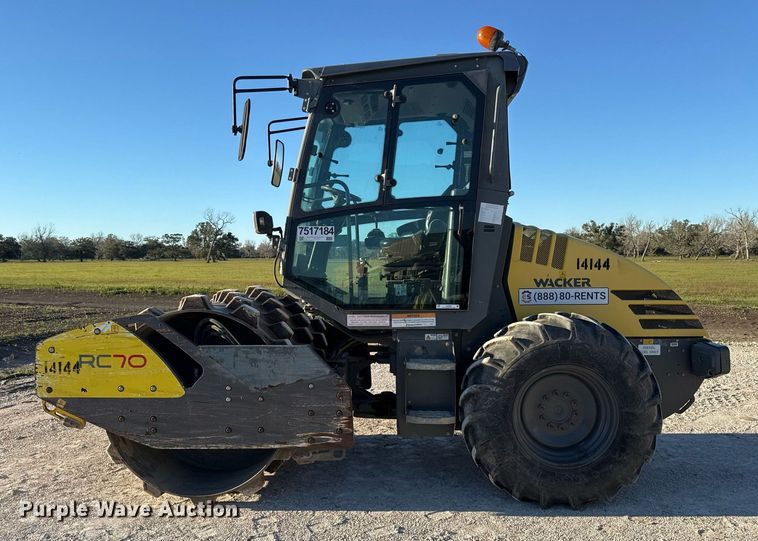 image for item EJ3400 2018 Wacker Neuson RC70P single drum vibratory roller