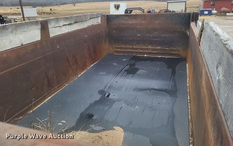 image for item EJ5367 2003 Chevrolet C8500 dump truck