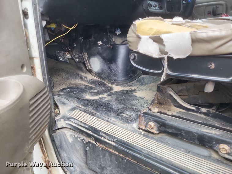 image for item EJ5367 2003 Chevrolet C8500 dump truck