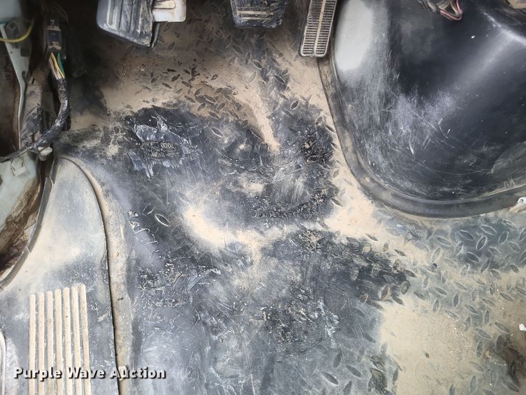 image for item EJ5367 2003 Chevrolet C8500 dump truck