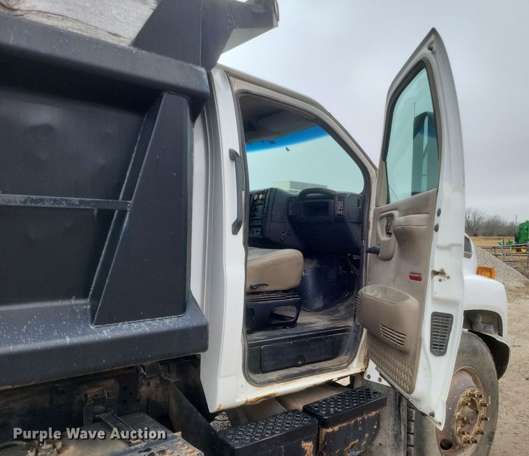 image for item EJ5367 2003 Chevrolet C8500 dump truck