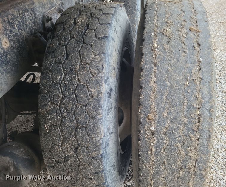 image for item EJ5367 2003 Chevrolet C8500 dump truck