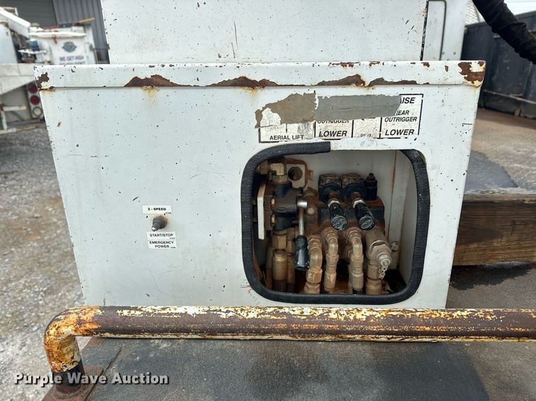 image for item EK0357 2014 Dodge Ram 5500HD bucket truck