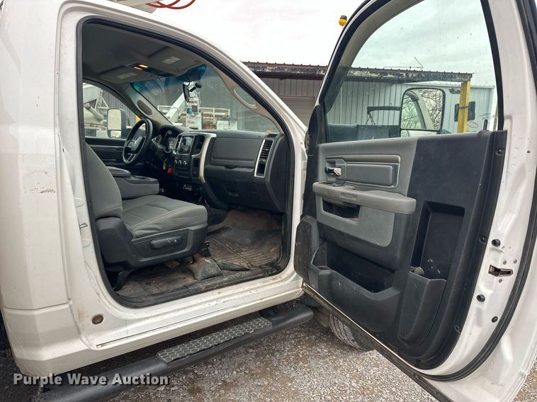 image for item EK0357 2014 Dodge Ram 5500HD bucket truck