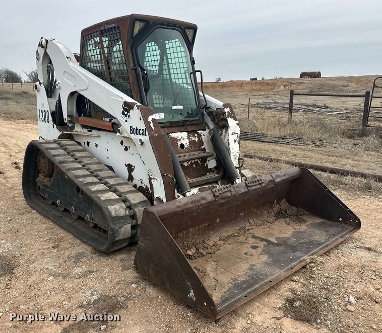 image for item EK0365 2003 Bobcat T300 tracked skid steer loader