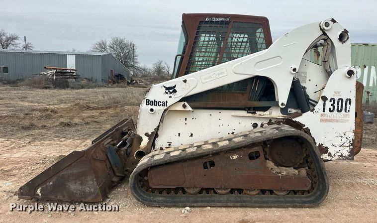 image for item EK0365 2003 Bobcat T300 tracked skid steer loader