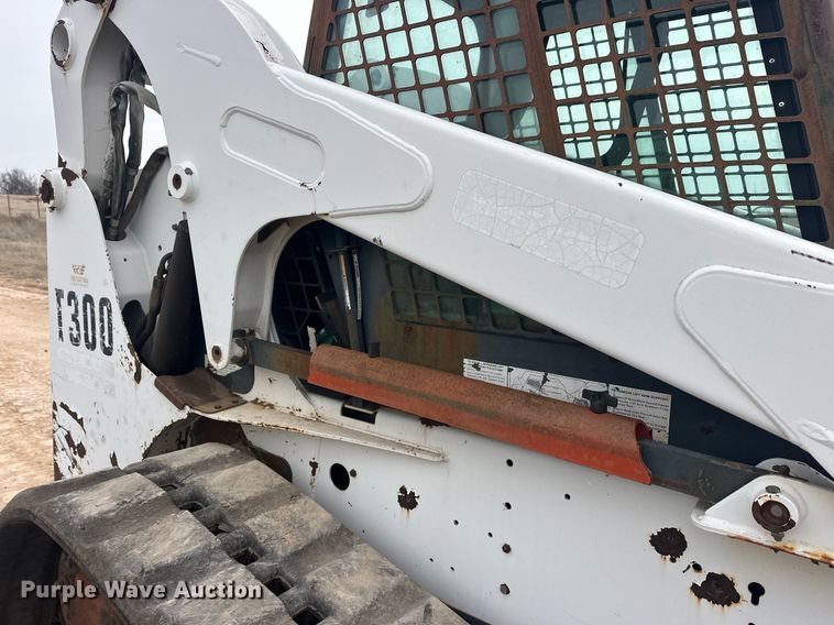image for item EK0365 2003 Bobcat T300 tracked skid steer loader