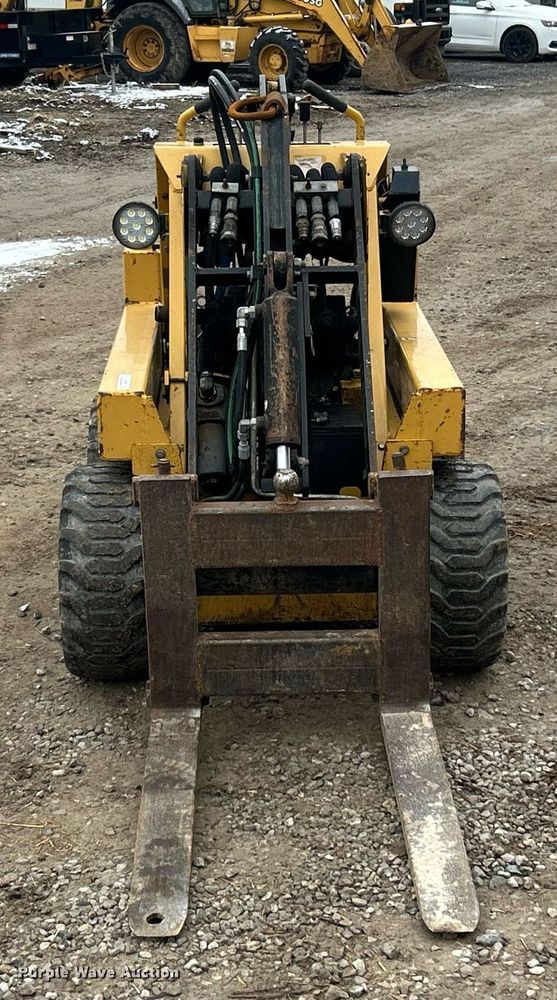 image for item EK2630 1996 Gravely Skidster 200 compact utility loader