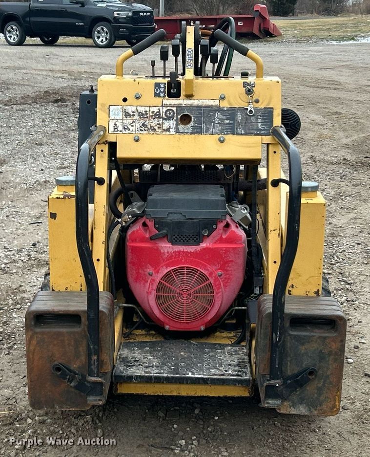 image for item EK2630 1996 Gravely Skidster 200 compact utility loader