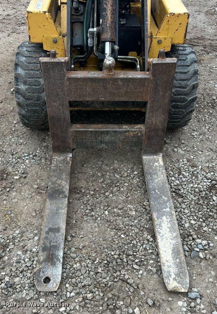 image for item EK2630 1996 Gravely Skidster 200 compact utility loader