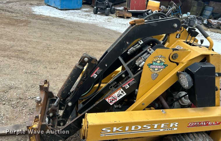 image for item EK2630 1996 Gravely Skidster 200 compact utility loader