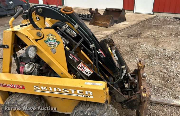 image for item EK2630 1996 Gravely Skidster 200 compact utility loader