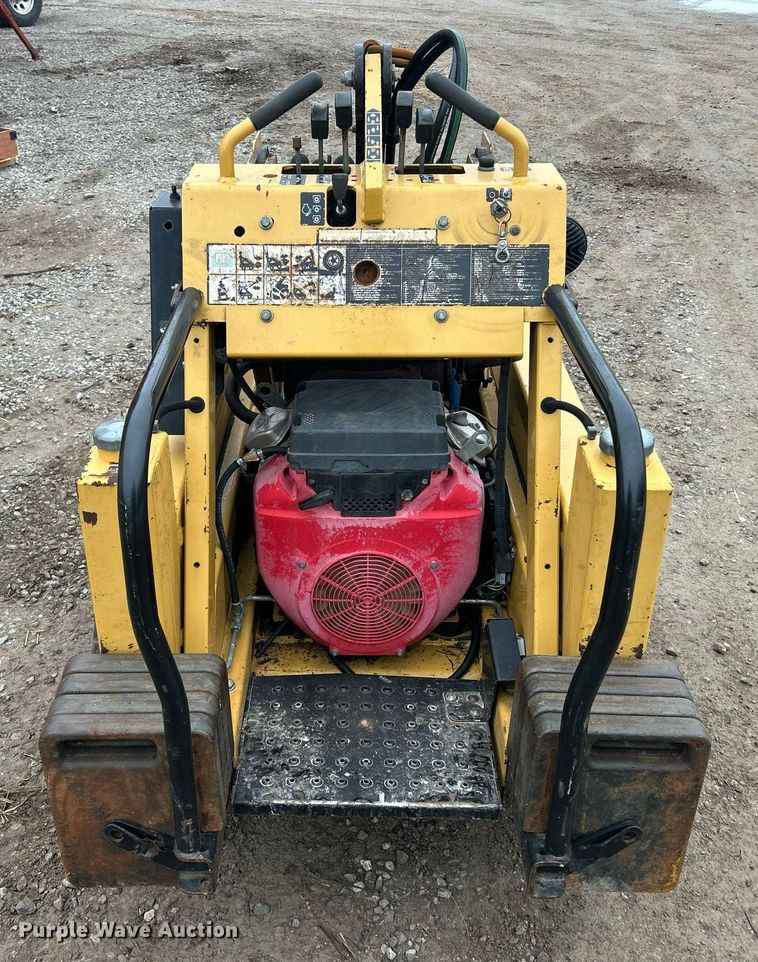 image for item EK2630 1996 Gravely Skidster 200 compact utility loader