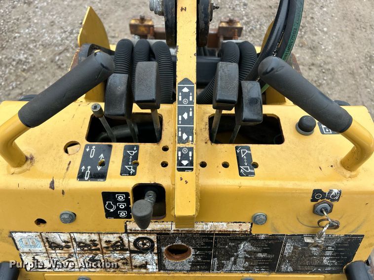 image for item EK2630 1996 Gravely Skidster 200 compact utility loader