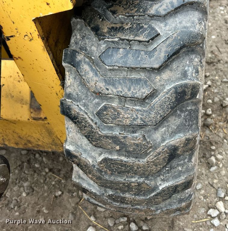 image for item EK2630 1996 Gravely Skidster 200 compact utility loader