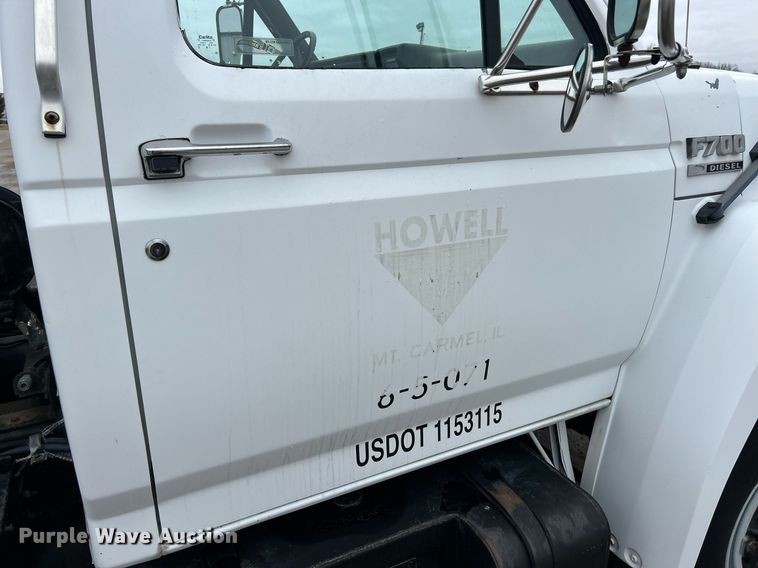 image for item EK2633 1992 Ford F700 fuel truck