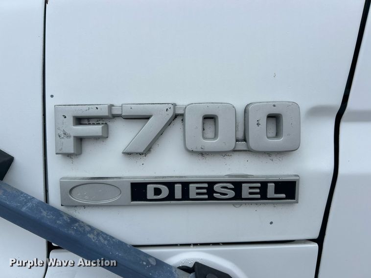 image for item EK2633 1992 Ford F700 fuel truck