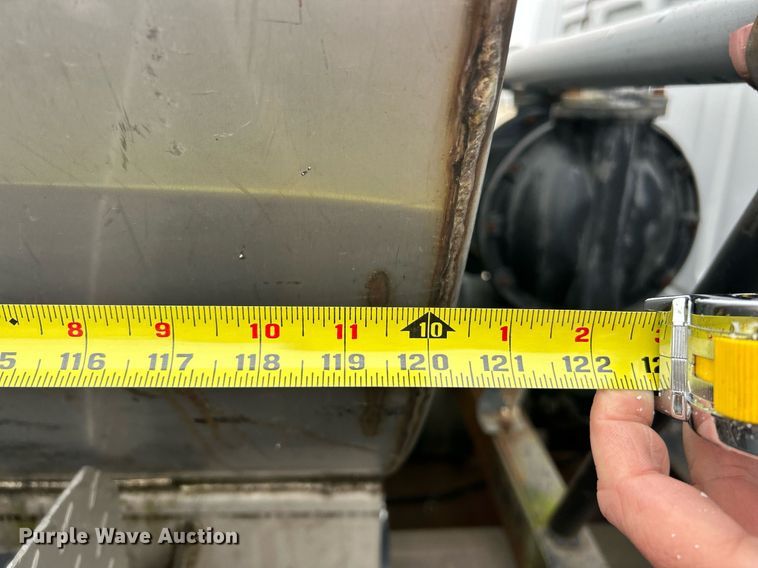 image for item EK2633 1992 Ford F700 fuel truck