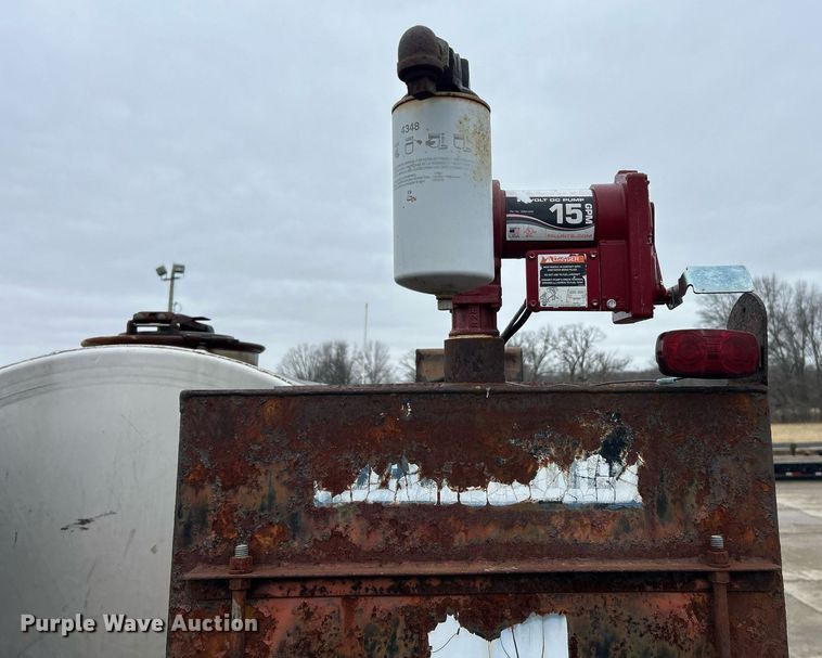 image for item EK2633 1992 Ford F700 fuel truck