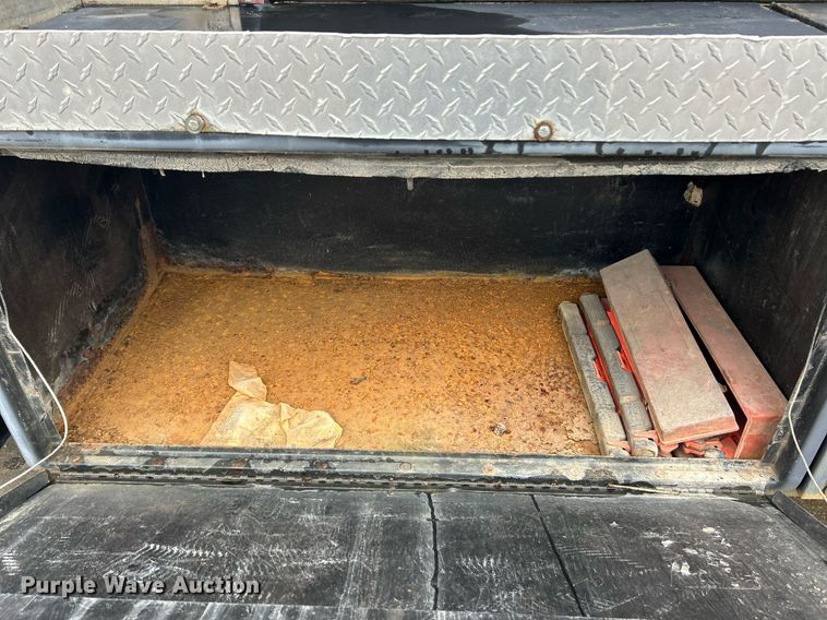 image for item EK2633 1992 Ford F700 fuel truck