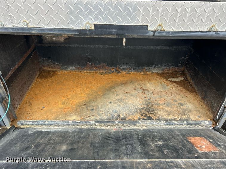 image for item EK2633 1992 Ford F700 fuel truck