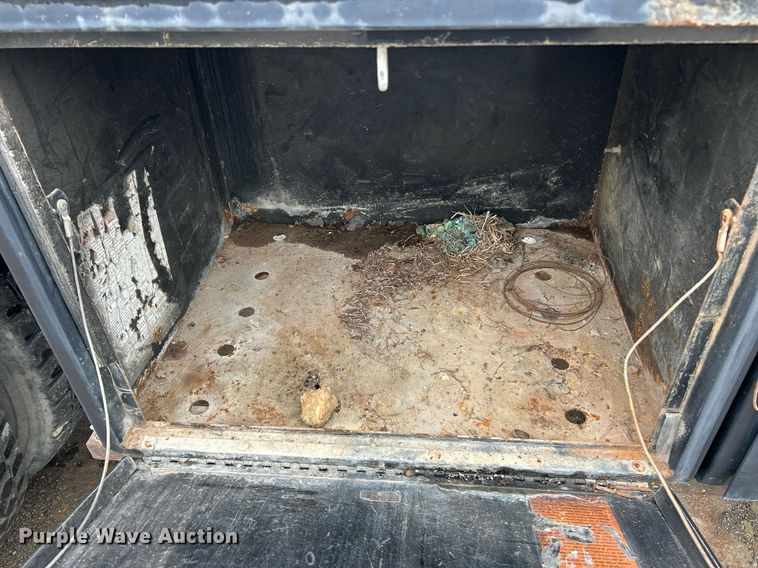 image for item EK2633 1992 Ford F700 fuel truck