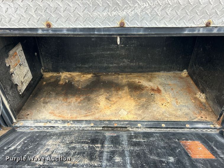 image for item EK2633 1992 Ford F700 fuel truck