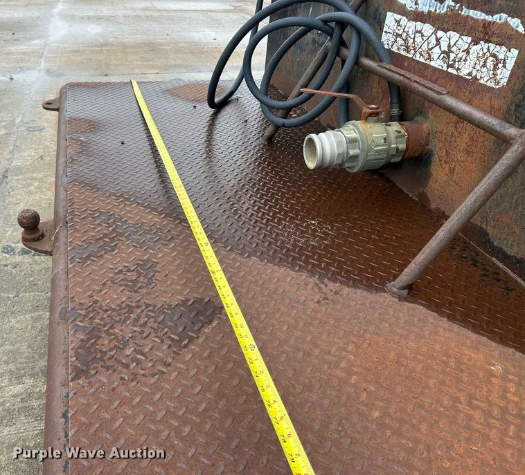 image for item EK2633 1992 Ford F700 fuel truck