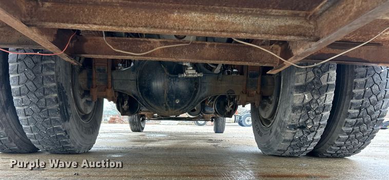 image for item EK2633 1992 Ford F700 fuel truck