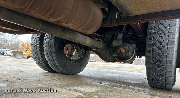 image for item EK2633 1992 Ford F700 fuel truck