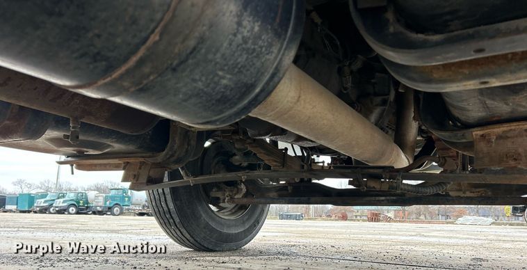 image for item EK2633 1992 Ford F700 fuel truck