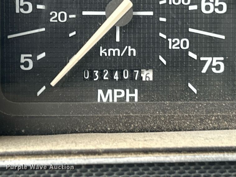 image for item EK2633 1992 Ford F700 fuel truck