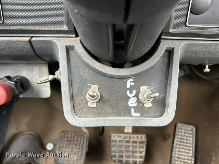 image for item EK2633 1992 Ford F700 fuel truck