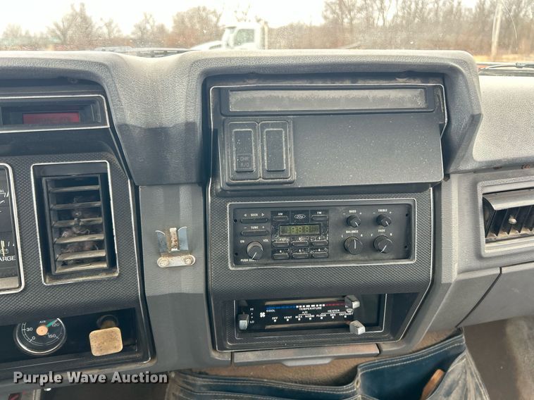 image for item EK2633 1992 Ford F700 fuel truck