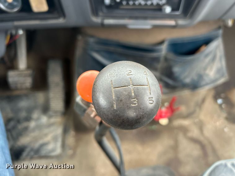 image for item EK2633 1992 Ford F700 fuel truck