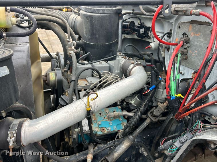 image for item EK2633 1992 Ford F700 fuel truck