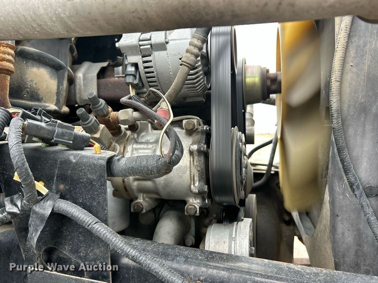 image for item EK2633 1992 Ford F700 fuel truck