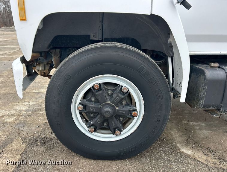 image for item EK2633 1992 Ford F700 fuel truck