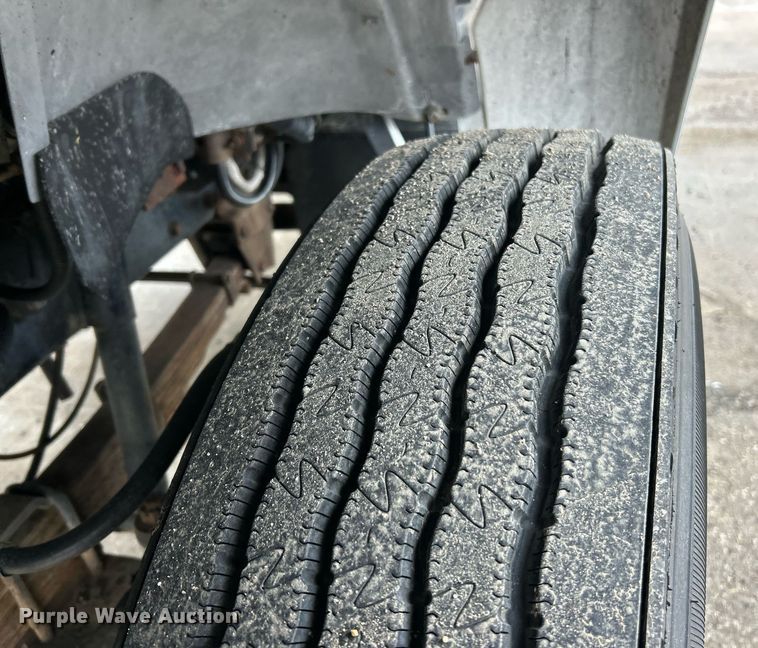 image for item EK2633 1992 Ford F700 fuel truck