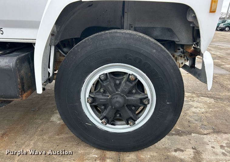 image for item EK2633 1992 Ford F700 fuel truck