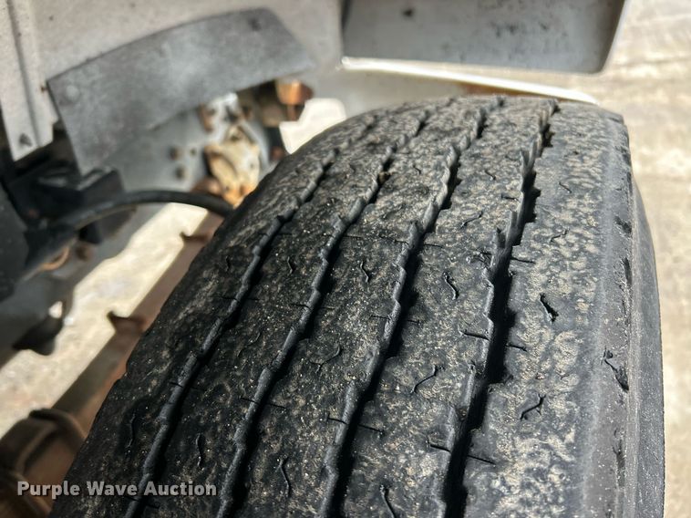 image for item EK2633 1992 Ford F700 fuel truck