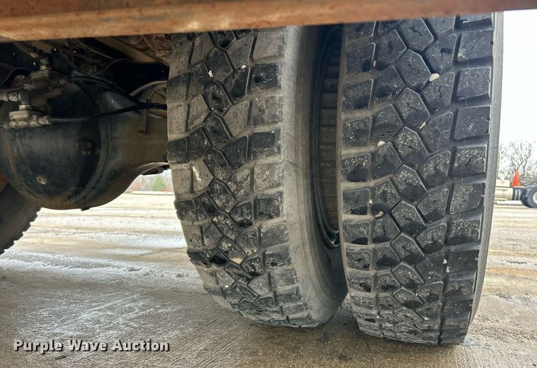 image for item EK2633 1992 Ford F700 fuel truck