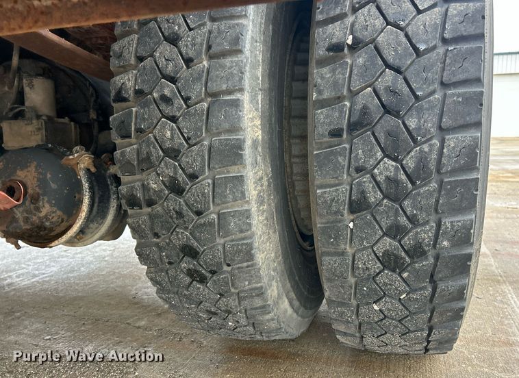 image for item EK2633 1992 Ford F700 fuel truck