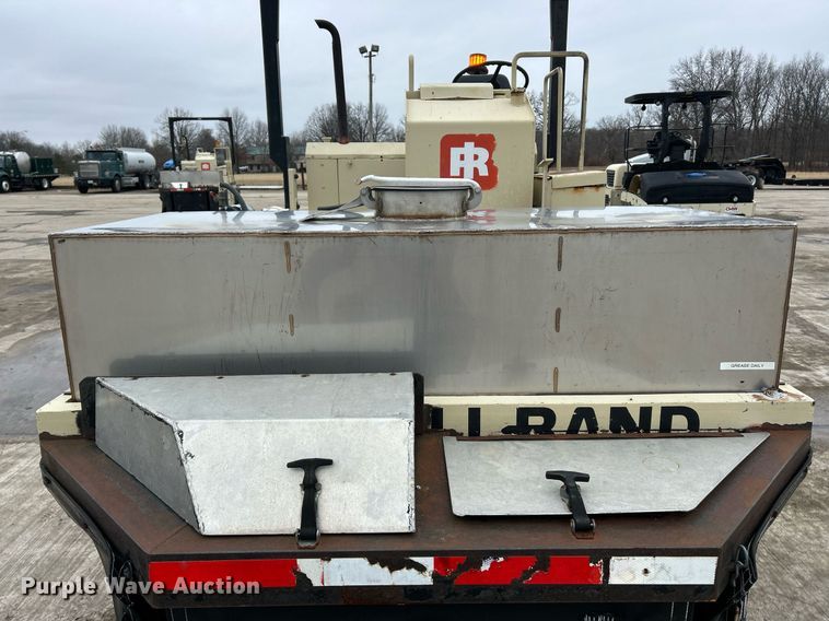 image for item EK2635 Ingersoll Rand PT120R pneumatic roller