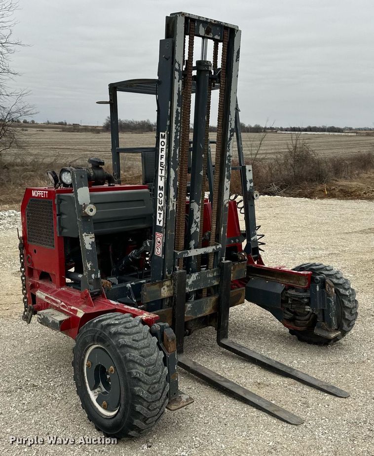 image for item EN5107 2004 Moffett M5500 W 4W forklift