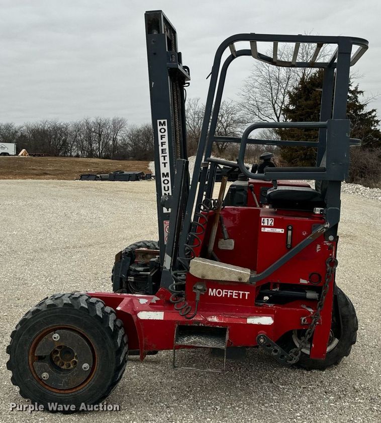 image for item EN5107 2004 Moffett M5500 W 4W forklift