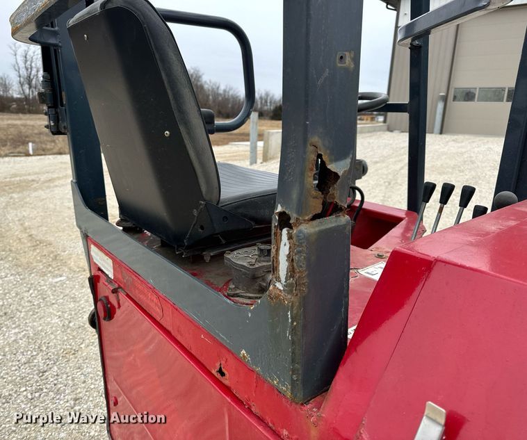 image for item EN5107 2004 Moffett M5500 W 4W forklift