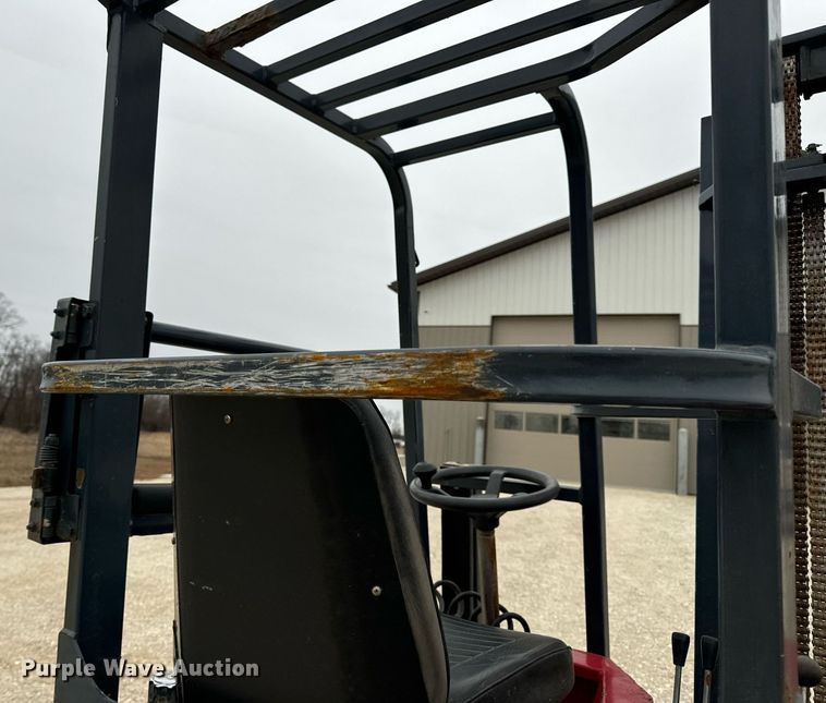 image for item EN5107 2004 Moffett M5500 W 4W forklift